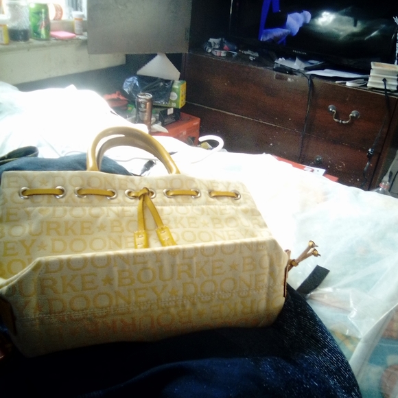 New Dooney and Bourke purse - Picture 4 of 10